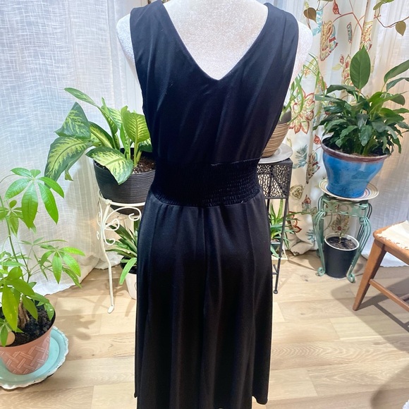 Rabbit Rabbit Rabbit 🐇 Black Ruched V-Neck Midi Dress - Picture 4 of 10